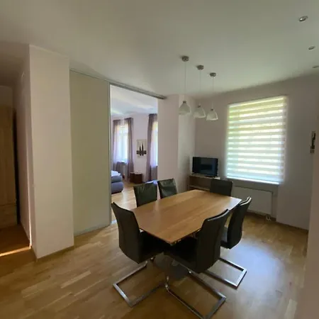 Park Apartment *