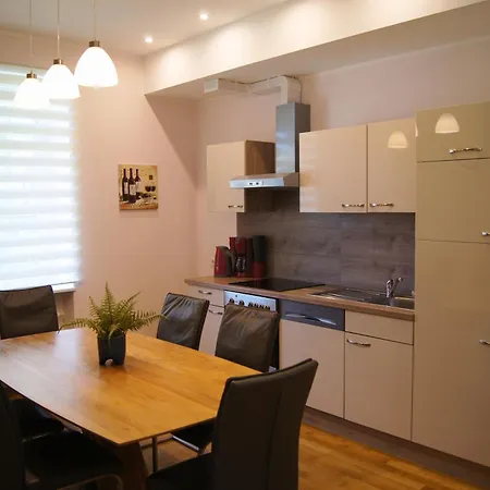 Park Apartment *